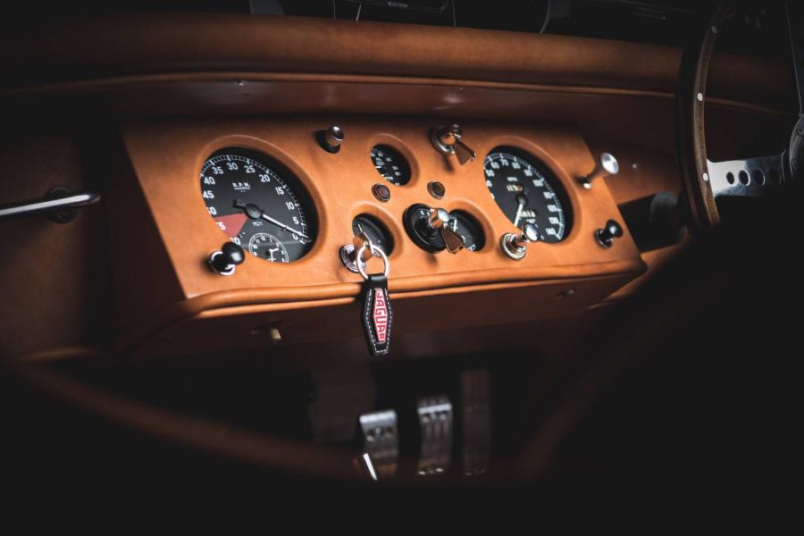 Панель приборов Jaguar XK120 Roadster by Jaguar Classic Restores 1954 года  (фото 5 из 34)